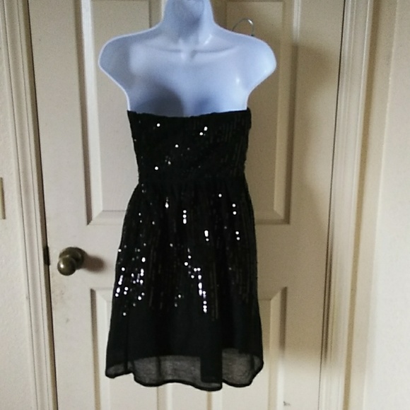 Colthing - Picture 2 of 3